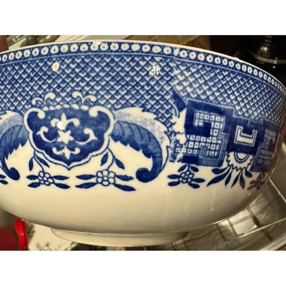 Vintage Blue Willow Serving Bowl - Unmarked 1940s-80s Blue & White Transferware - Picture 3 of 11